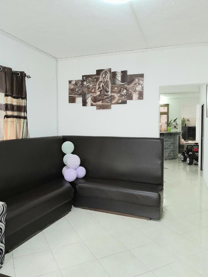 Beautiful Affordable House - 5 Minutes From The Airport And 12 Minutes To Blue Bay Beach Mon Tresor Экстерьер фото